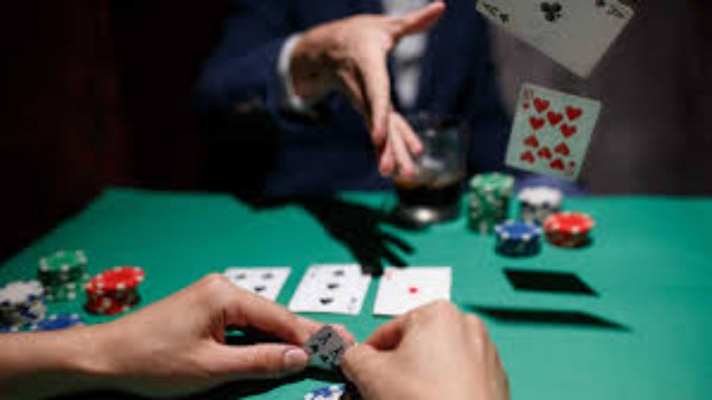 Fold trong Poker là gì: Định nghĩa và Vai trò